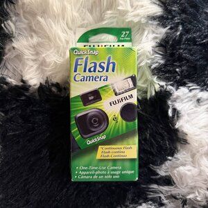 FujiFilm Quick Snap Flash Camera new Sealed Exp Date 2026-09